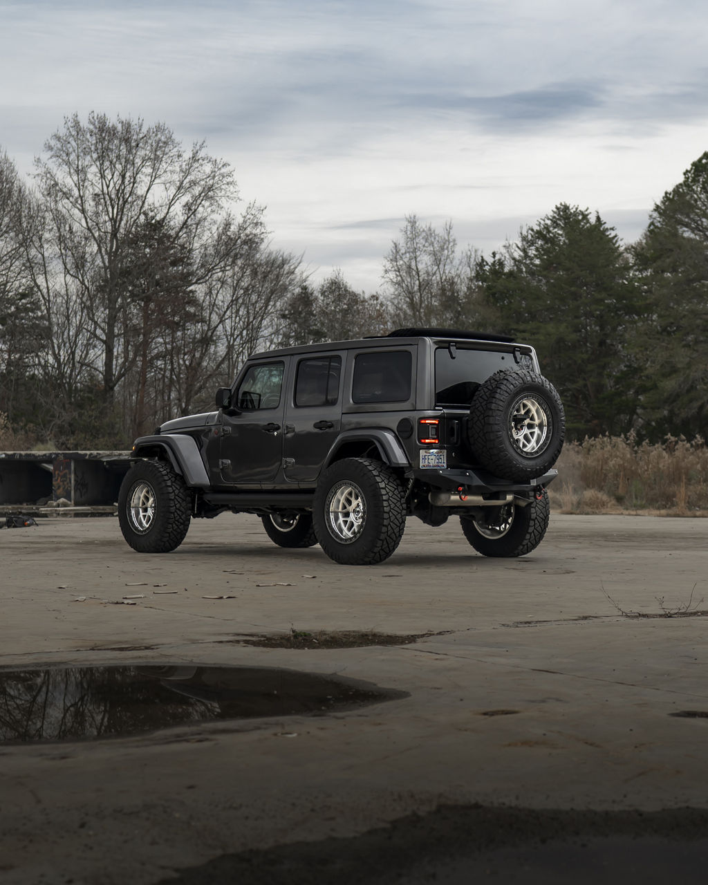 2019 Jeep Wrangler - KMC GRENADE CRAWL BEADLOCK - Machined | KMC